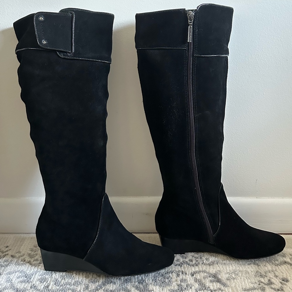 Never worn Calvin Klein Women’s suede Helenah Boots